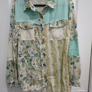 POL Women's Floral Patchwork Button Down Shirt - Green and Cream NEW